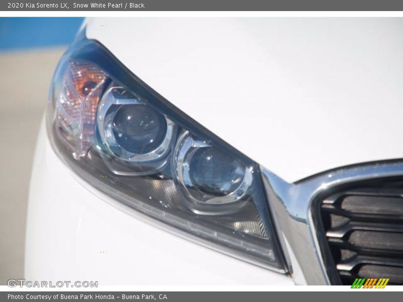Snow White Pearl / Black 2020 Kia Sorento LX