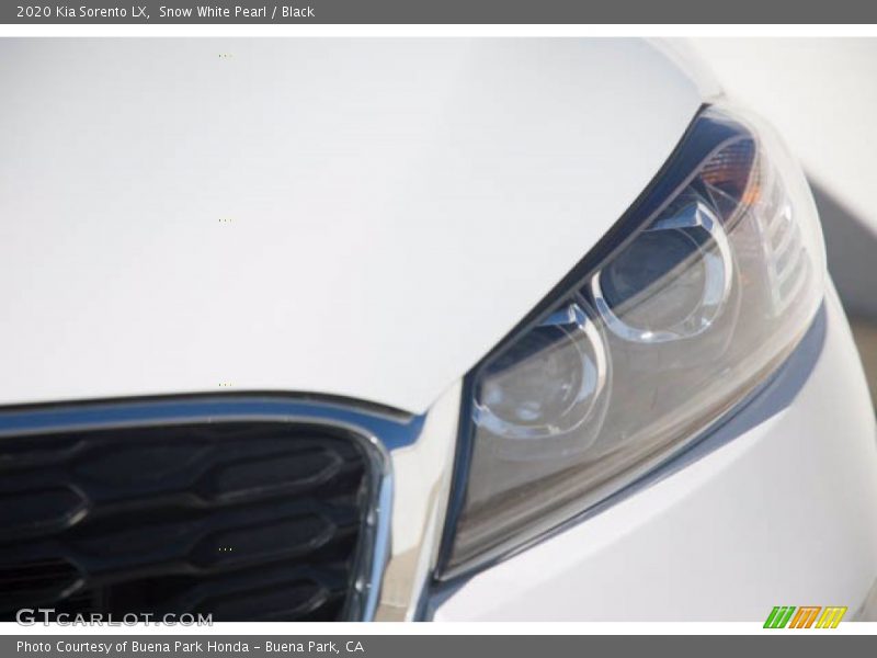 Snow White Pearl / Black 2020 Kia Sorento LX