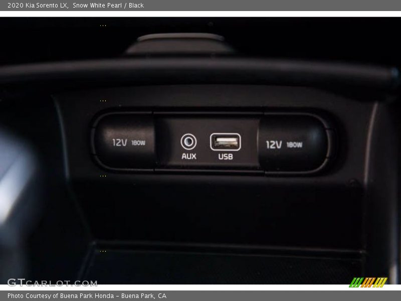 Snow White Pearl / Black 2020 Kia Sorento LX