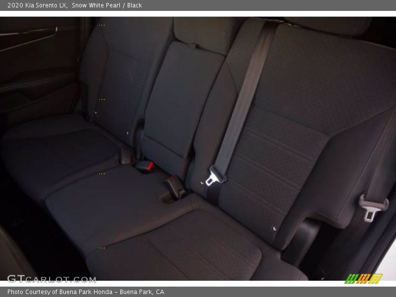 Snow White Pearl / Black 2020 Kia Sorento LX