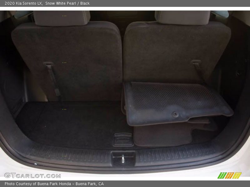 Snow White Pearl / Black 2020 Kia Sorento LX