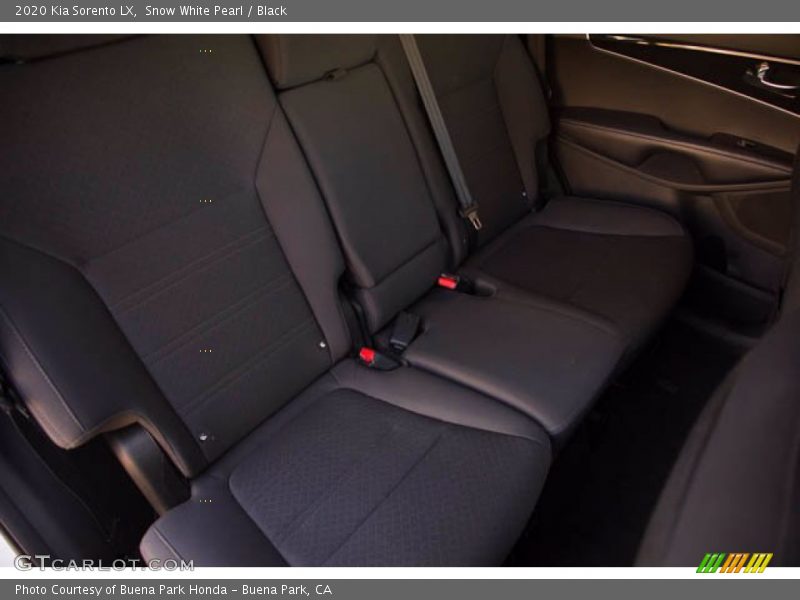 Snow White Pearl / Black 2020 Kia Sorento LX