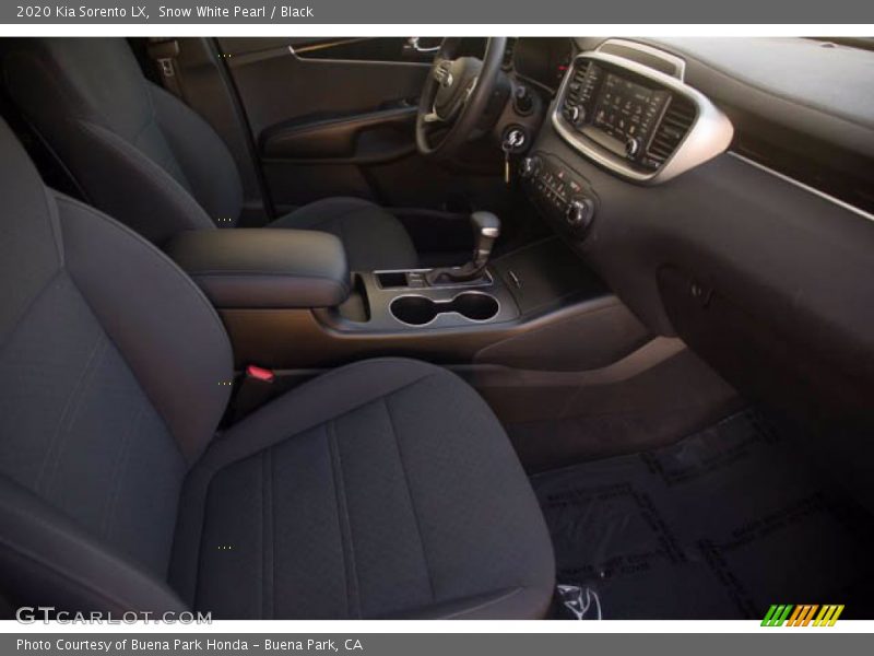 Snow White Pearl / Black 2020 Kia Sorento LX
