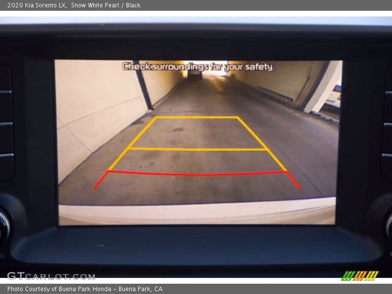 Snow White Pearl / Black 2020 Kia Sorento LX