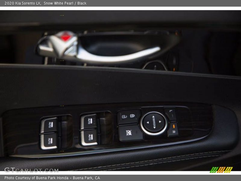Snow White Pearl / Black 2020 Kia Sorento LX