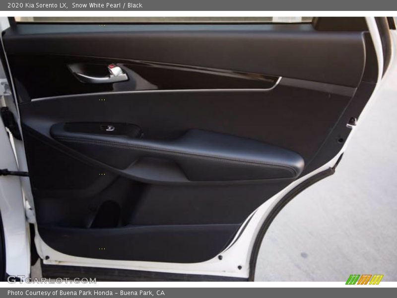 Snow White Pearl / Black 2020 Kia Sorento LX