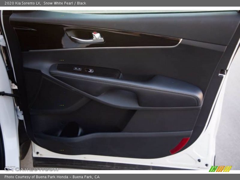 Snow White Pearl / Black 2020 Kia Sorento LX