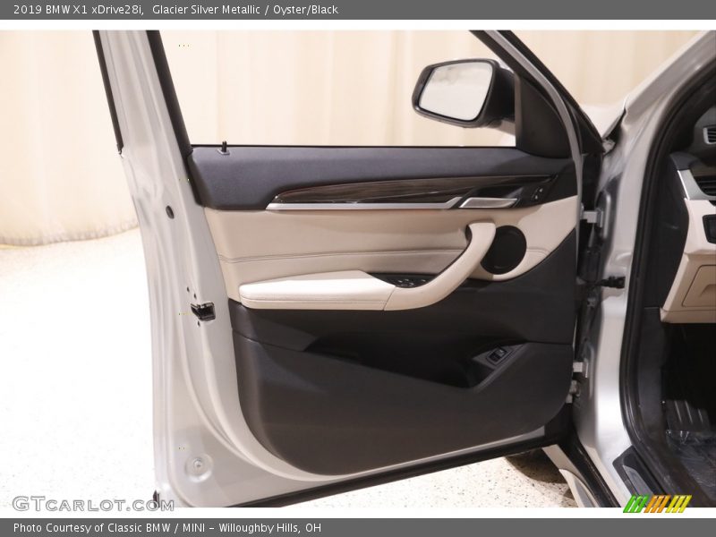 Glacier Silver Metallic / Oyster/Black 2019 BMW X1 xDrive28i