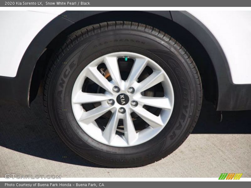 Snow White Pearl / Black 2020 Kia Sorento LX