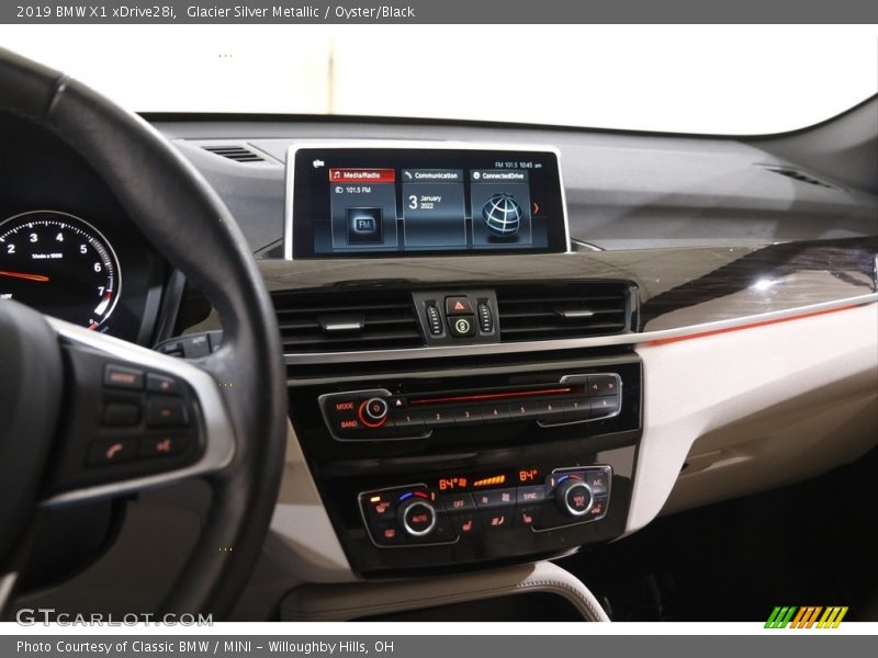Glacier Silver Metallic / Oyster/Black 2019 BMW X1 xDrive28i