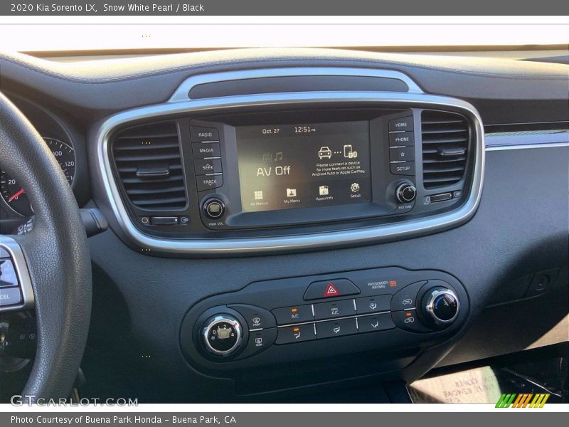 Snow White Pearl / Black 2020 Kia Sorento LX