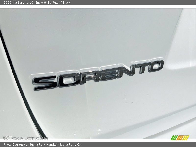 Snow White Pearl / Black 2020 Kia Sorento LX