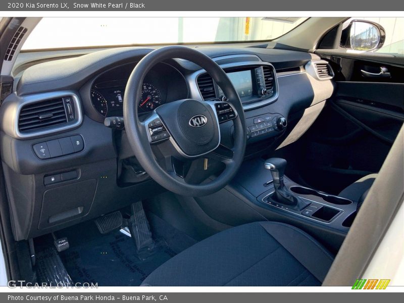 Snow White Pearl / Black 2020 Kia Sorento LX