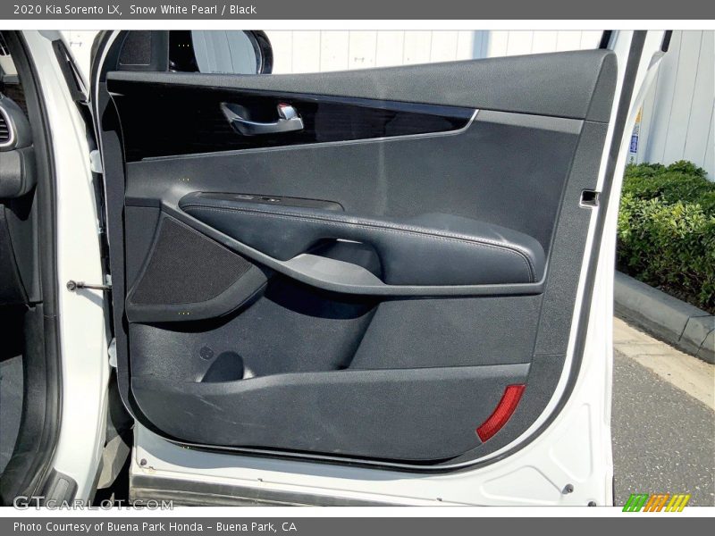 Snow White Pearl / Black 2020 Kia Sorento LX
