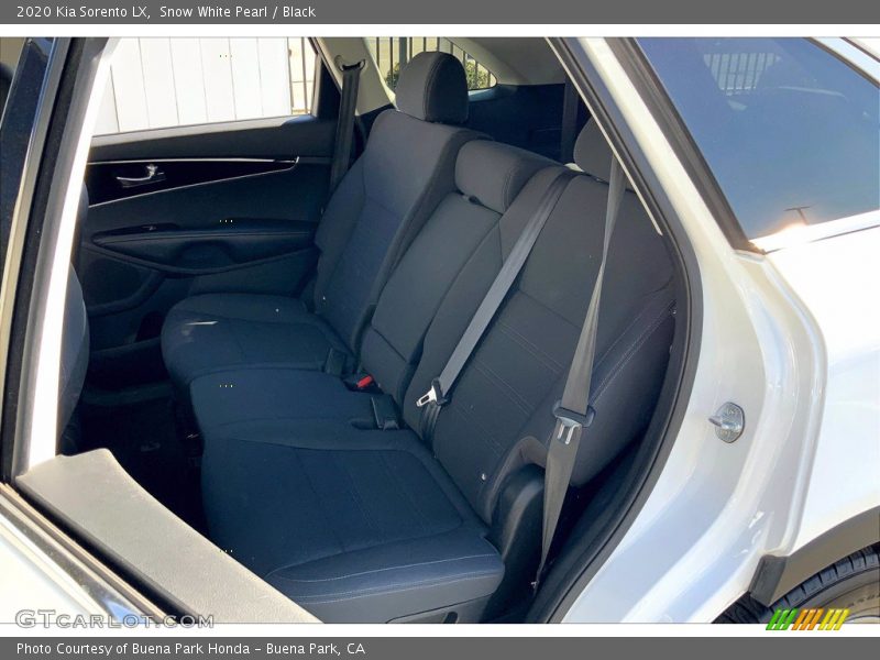 Snow White Pearl / Black 2020 Kia Sorento LX