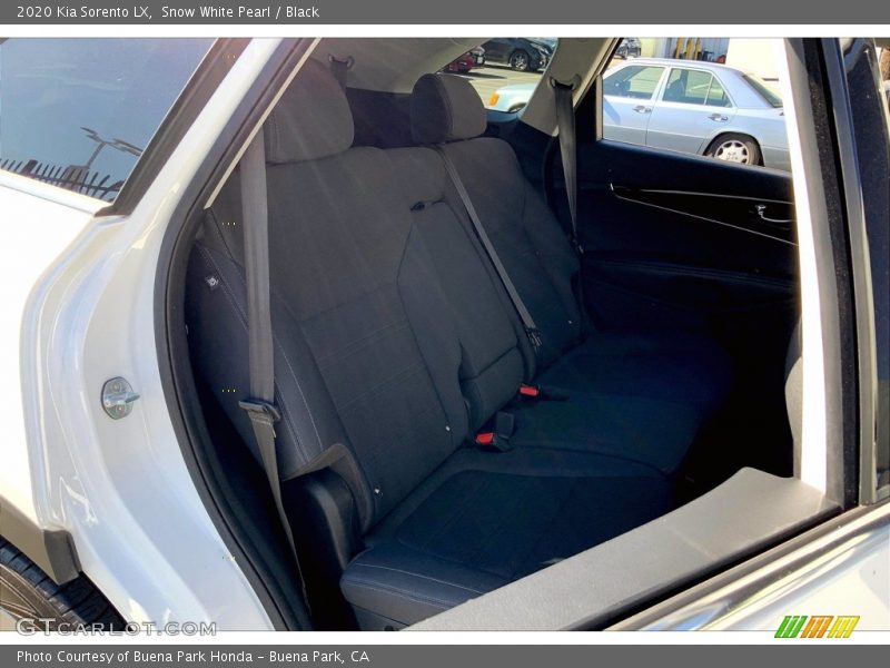 Snow White Pearl / Black 2020 Kia Sorento LX
