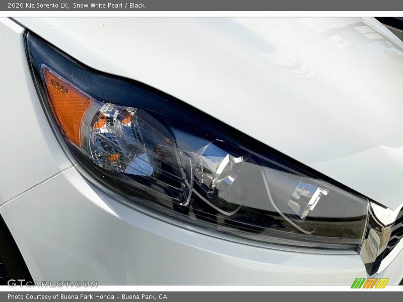 Snow White Pearl / Black 2020 Kia Sorento LX
