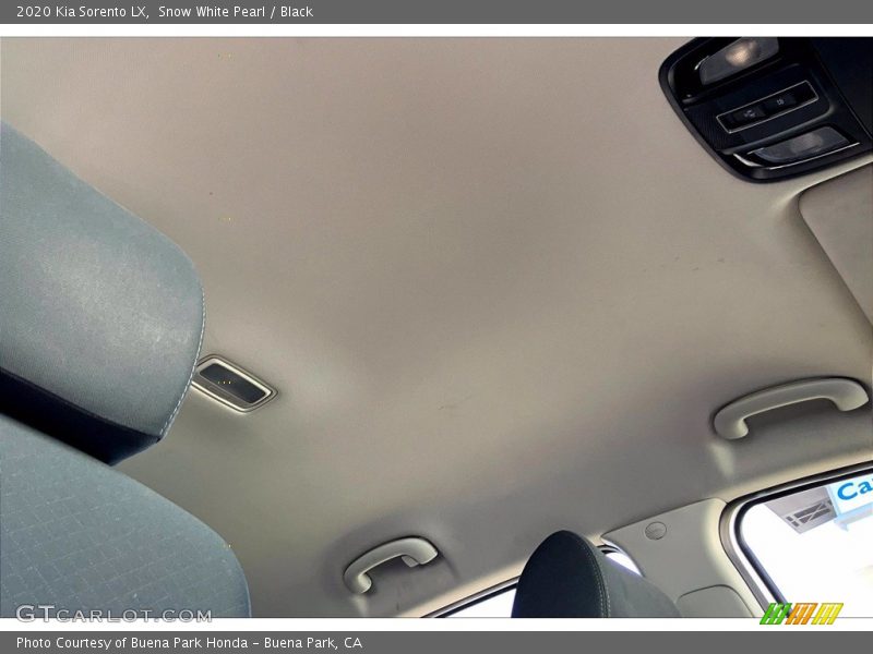 Snow White Pearl / Black 2020 Kia Sorento LX