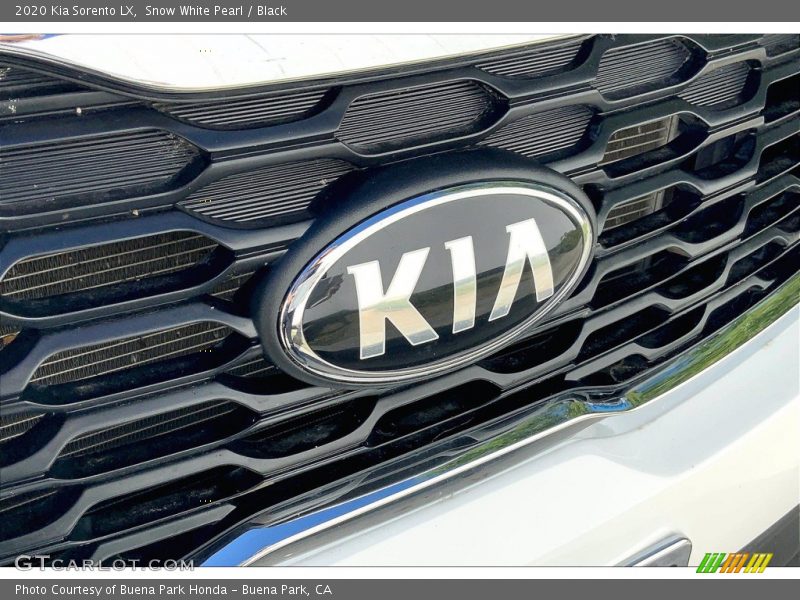 Snow White Pearl / Black 2020 Kia Sorento LX