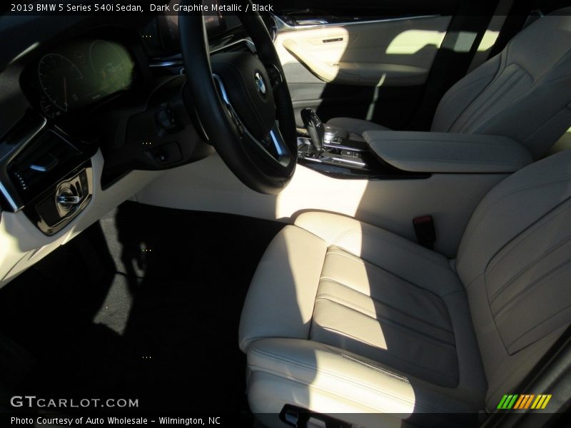 Dark Graphite Metallic / Black 2019 BMW 5 Series 540i Sedan