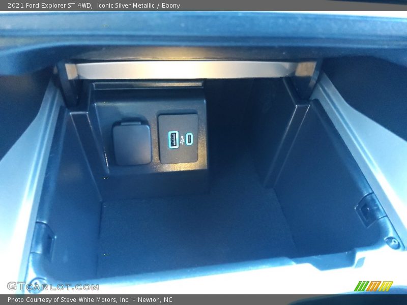 Iconic Silver Metallic / Ebony 2021 Ford Explorer ST 4WD
