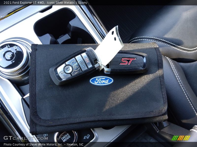 Iconic Silver Metallic / Ebony 2021 Ford Explorer ST 4WD