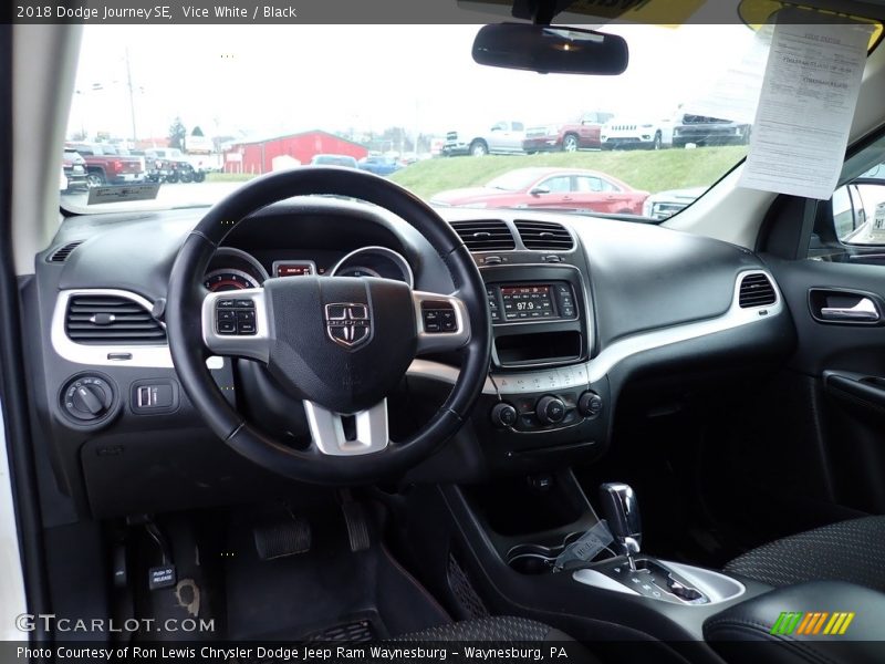 Vice White / Black 2018 Dodge Journey SE