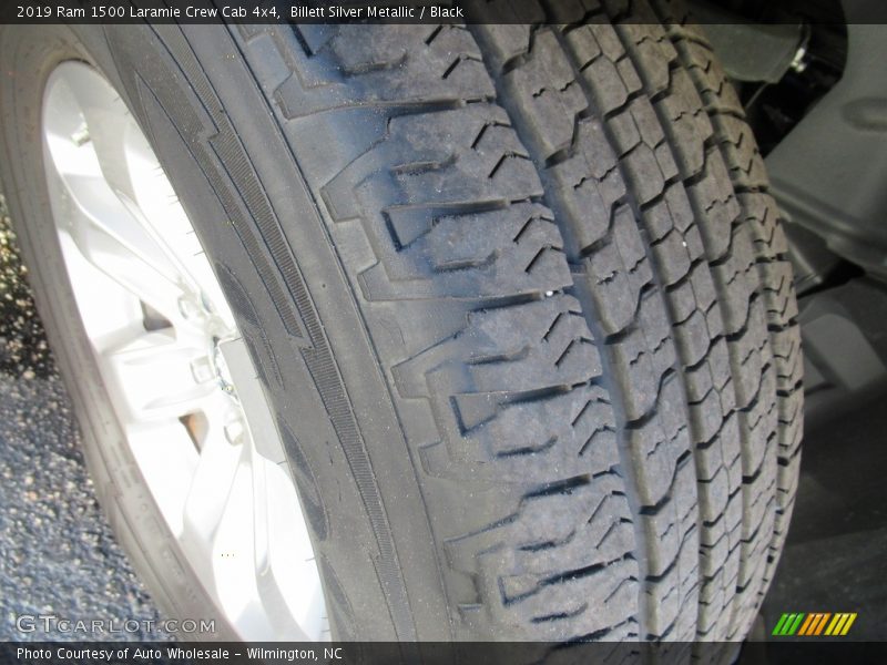 Billett Silver Metallic / Black 2019 Ram 1500 Laramie Crew Cab 4x4