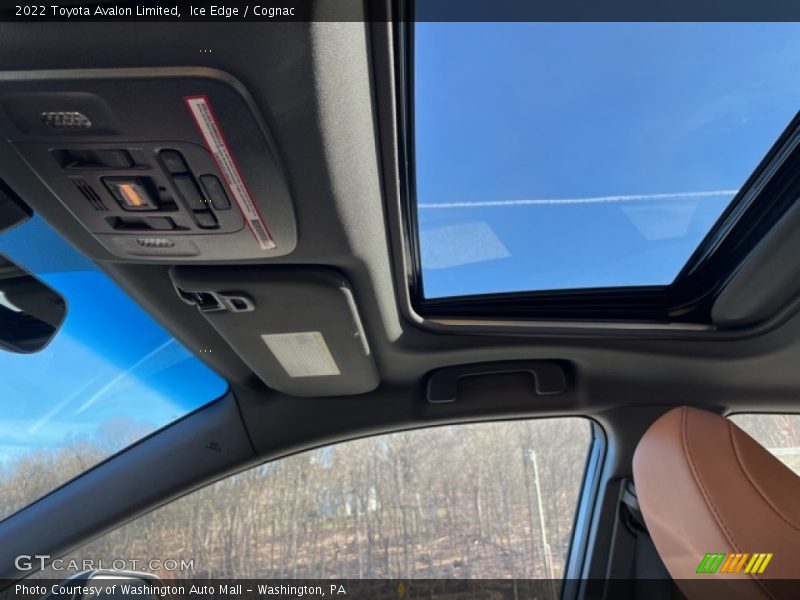 Sunroof of 2022 Avalon Limited