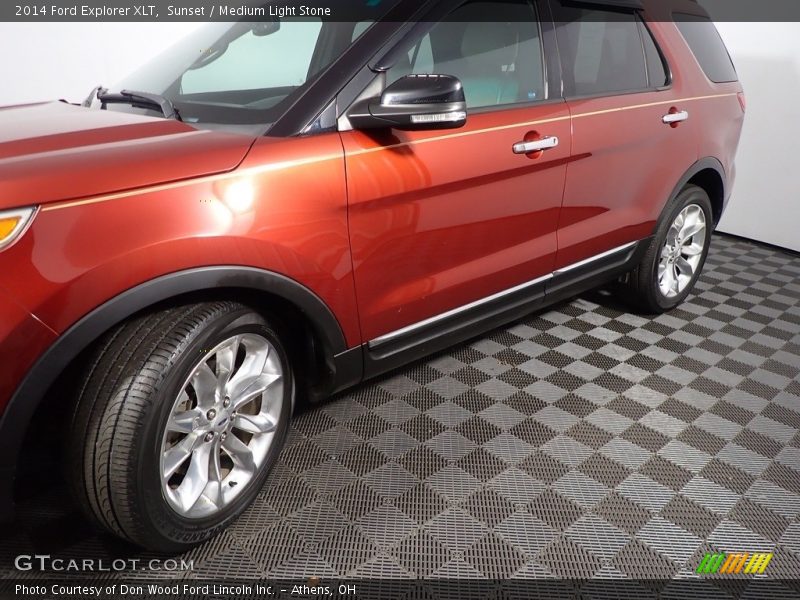 Sunset / Medium Light Stone 2014 Ford Explorer XLT