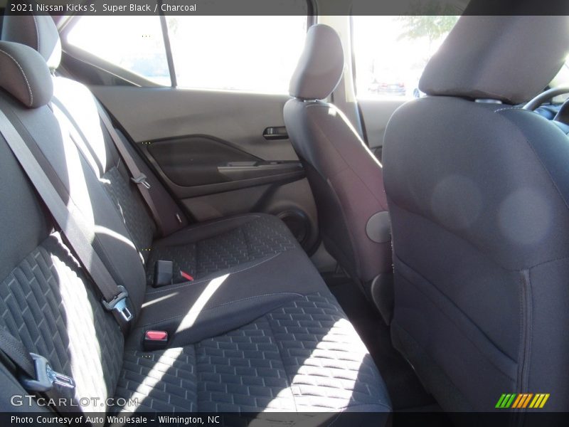 Super Black / Charcoal 2021 Nissan Kicks S