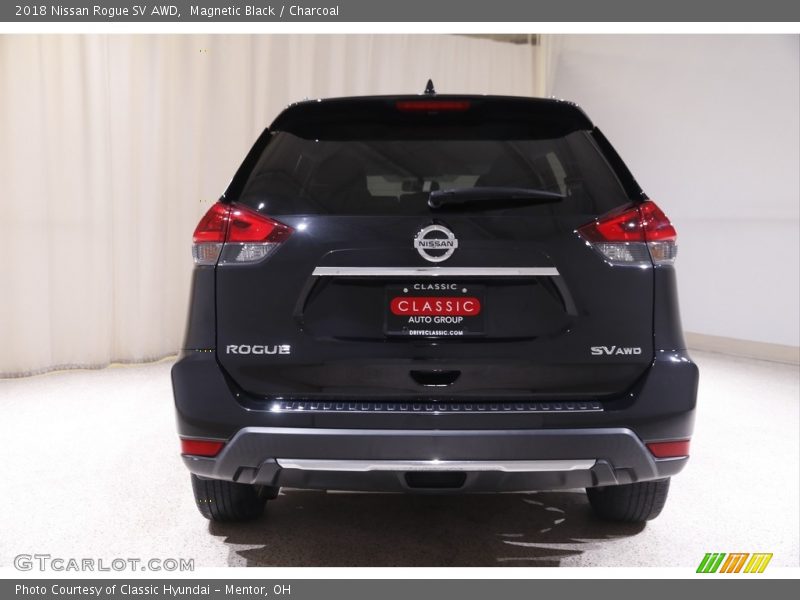 Magnetic Black / Charcoal 2018 Nissan Rogue SV AWD