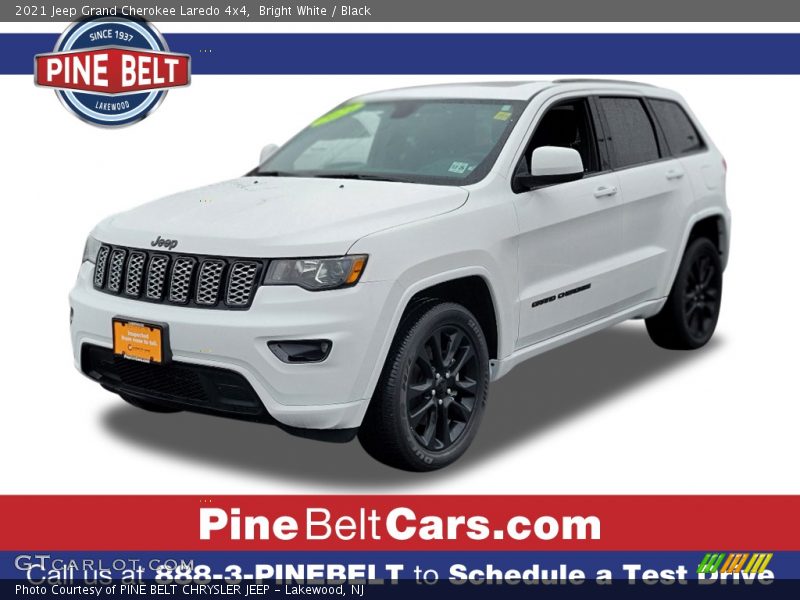 Bright White / Black 2021 Jeep Grand Cherokee Laredo 4x4