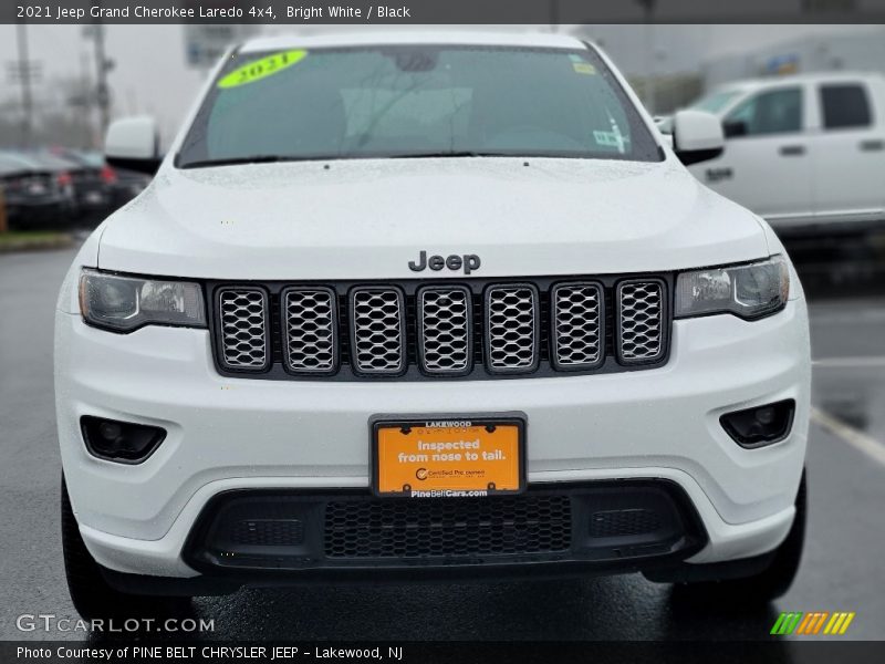 Bright White / Black 2021 Jeep Grand Cherokee Laredo 4x4