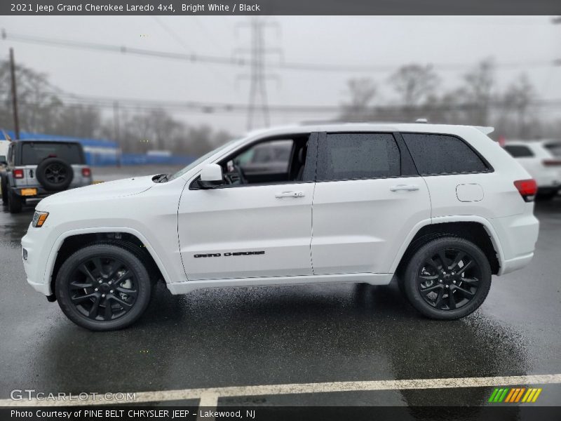 Bright White / Black 2021 Jeep Grand Cherokee Laredo 4x4