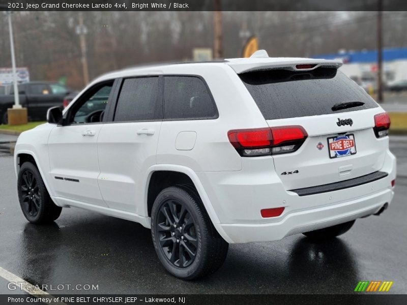 Bright White / Black 2021 Jeep Grand Cherokee Laredo 4x4