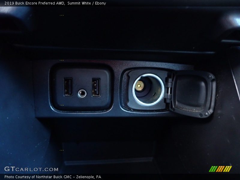 Summit White / Ebony 2019 Buick Encore Preferred AWD