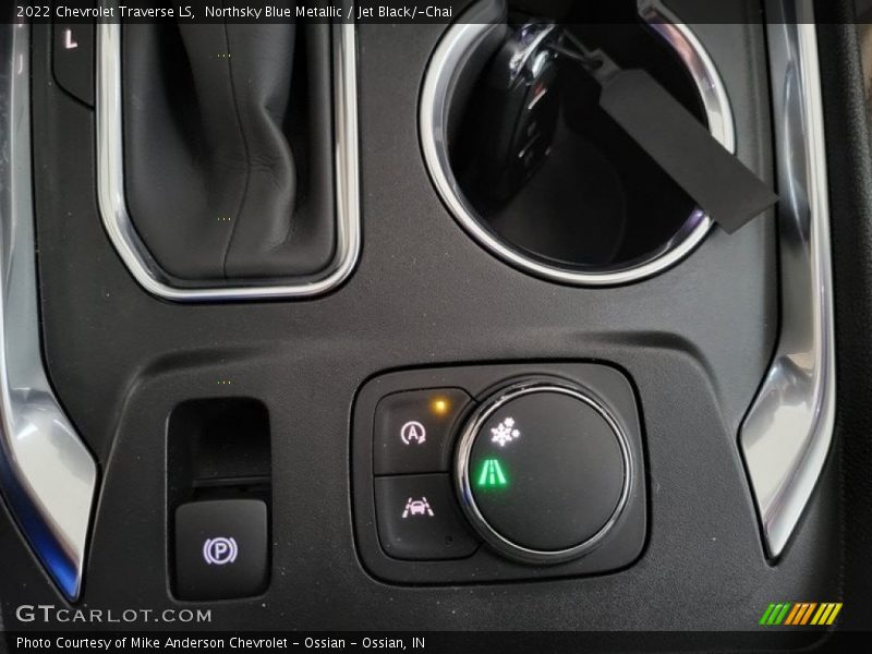 Northsky Blue Metallic / Jet Black/­Chai 2022 Chevrolet Traverse LS