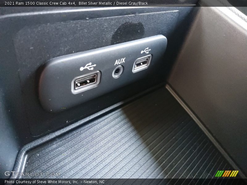 Billet Silver Metallic / Diesel Gray/Black 2021 Ram 1500 Classic Crew Cab 4x4