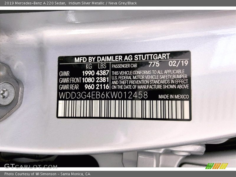 Iridium Silver Metallic / Neva Grey/Black 2019 Mercedes-Benz A 220 Sedan