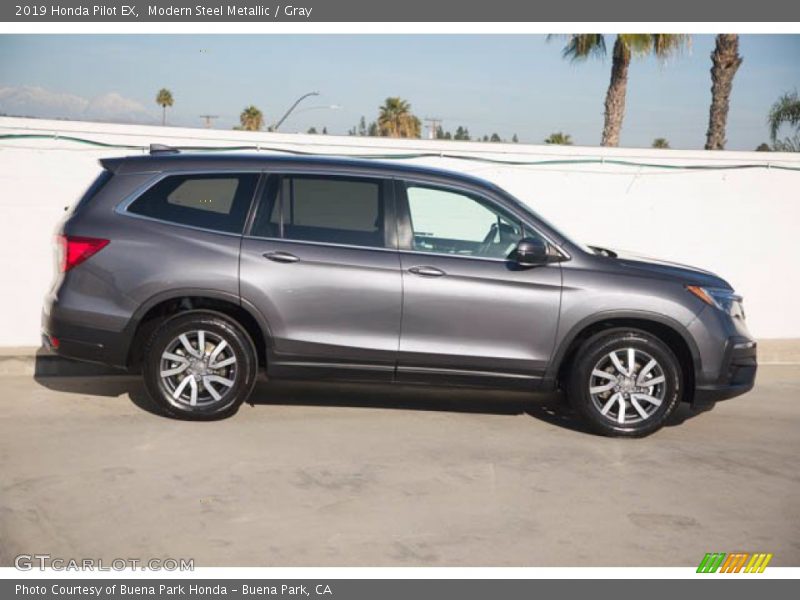 Modern Steel Metallic / Gray 2019 Honda Pilot EX