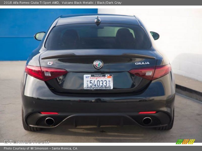Vulcano Black Metallic / Black/Dark Gray 2018 Alfa Romeo Giulia Ti Sport AWD