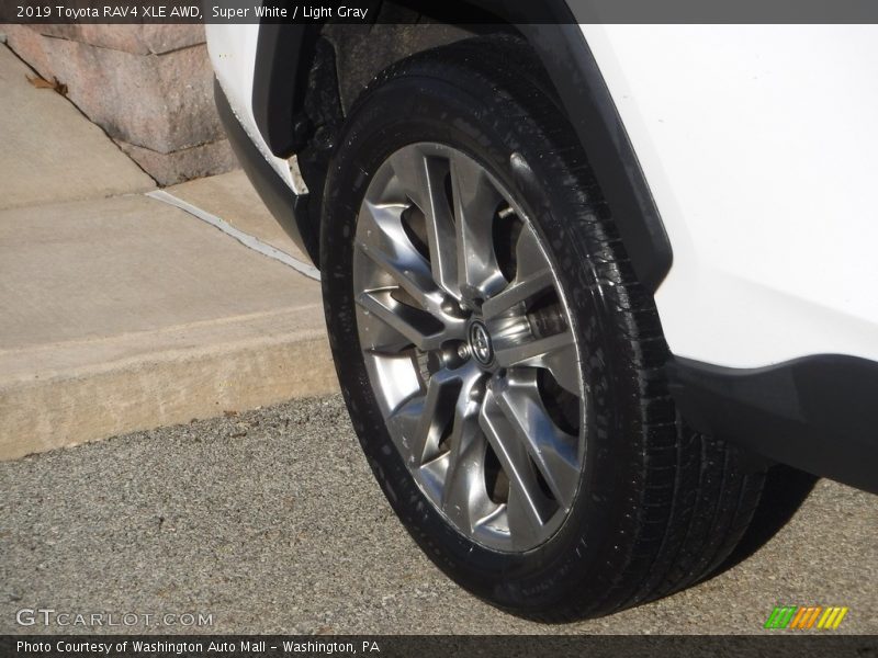 Super White / Light Gray 2019 Toyota RAV4 XLE AWD