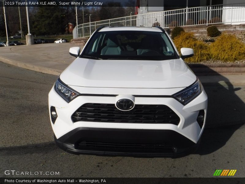 Super White / Light Gray 2019 Toyota RAV4 XLE AWD