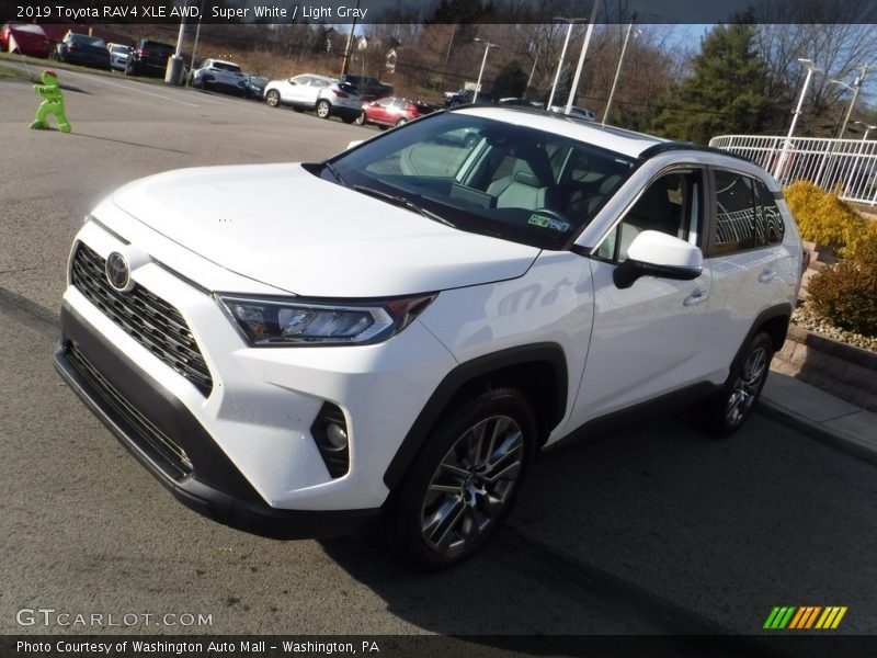 Super White / Light Gray 2019 Toyota RAV4 XLE AWD