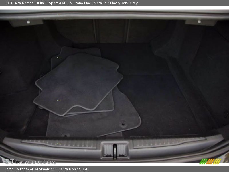 Vulcano Black Metallic / Black/Dark Gray 2018 Alfa Romeo Giulia Ti Sport AWD