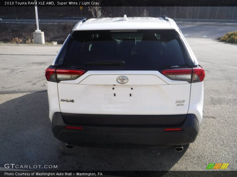 Super White / Light Gray 2019 Toyota RAV4 XLE AWD
