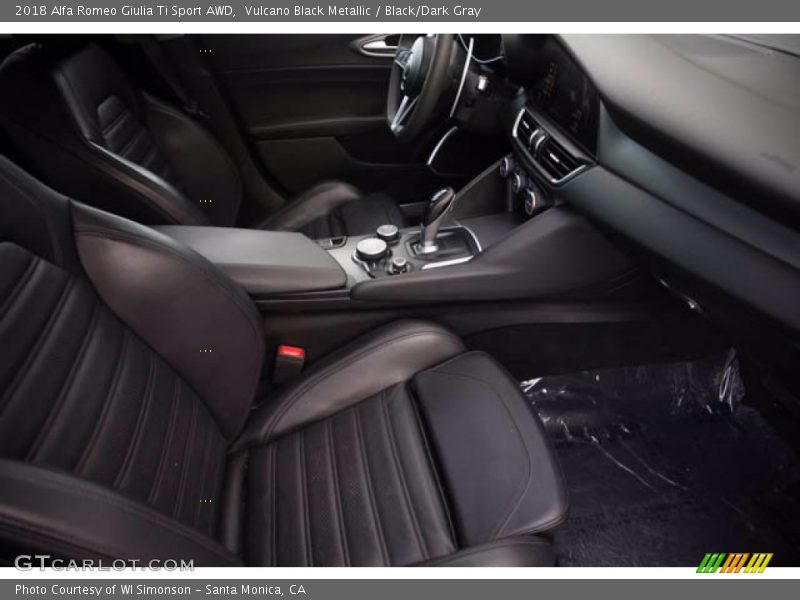 Vulcano Black Metallic / Black/Dark Gray 2018 Alfa Romeo Giulia Ti Sport AWD