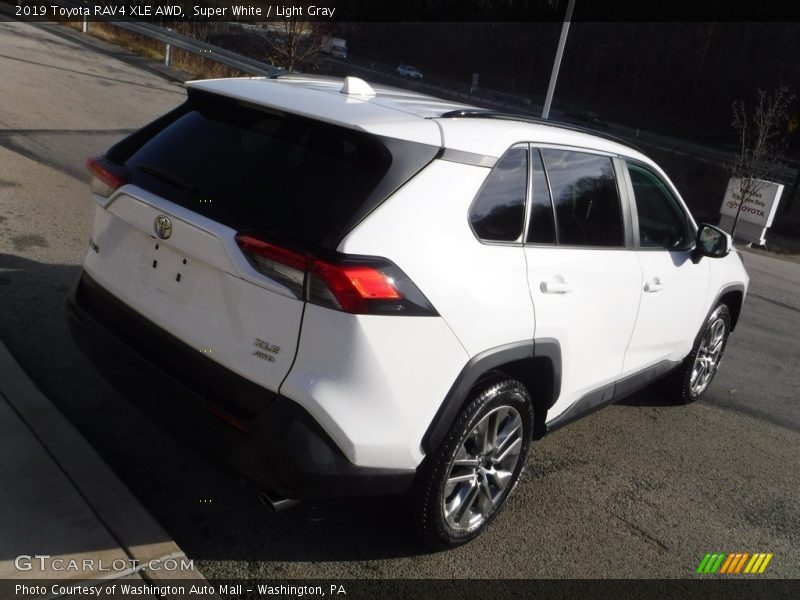 Super White / Light Gray 2019 Toyota RAV4 XLE AWD