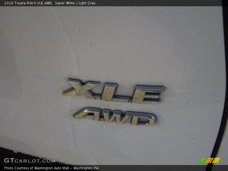 Super White / Light Gray 2019 Toyota RAV4 XLE AWD